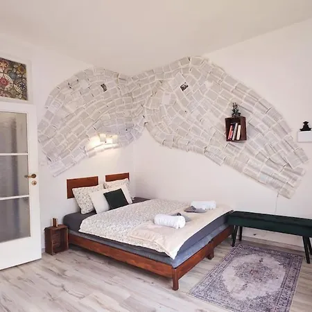 Διαμέρισμα Old Town W Balcony Only 5 Min Danube River Μπρατισλάβα