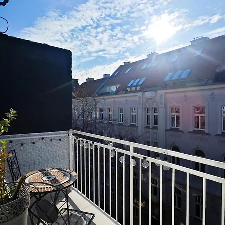 Old Town W Balcony Only 5 Min Danube River Διαμέρισμα Μπρατισλάβα