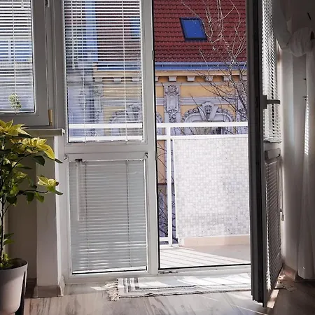 Διαμέρισμα Old Town W Balcony Only 5 Min Danube River