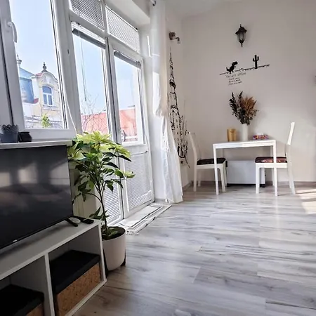 Διαμέρισμα Old Town W Balcony Only 5 Min Danube River